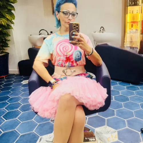 Duena Blomstrom — Essays on AI, Humanity, Tech and Human Debt  icon