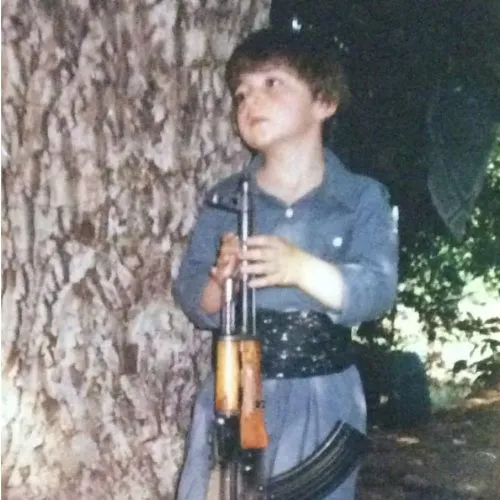 Se till vänster, där går en arab icon