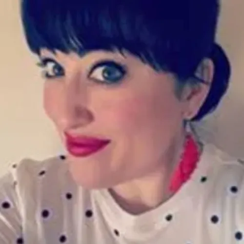 V. Alexandra de F. Szoenyi