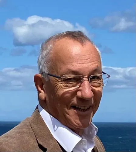 Richard J Howarth