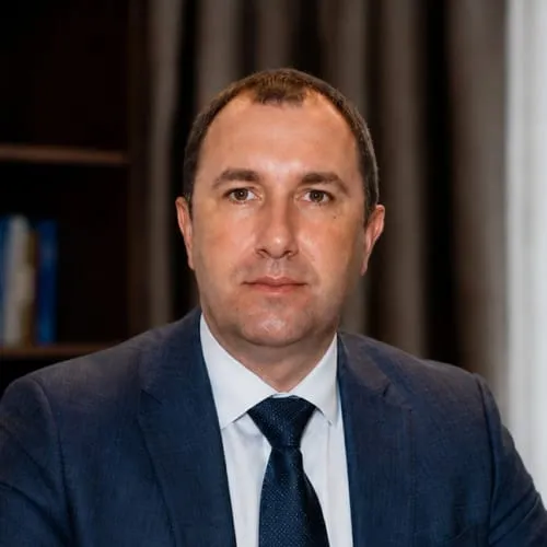 Максим Хаустов