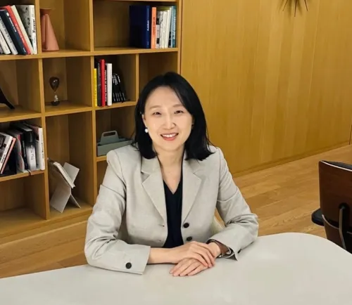 April Jeongyun Hur