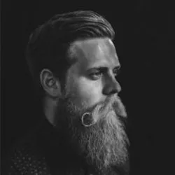 Tobias van Schneider